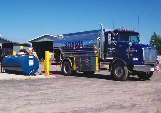 COMMERCIAL & AGRICULTURE Image of a Stinson worker and his truck fueling up a propane tank